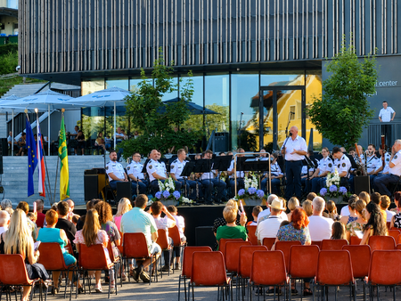 Glasbeni večer s Policijskim orkestrom in gostom Gregorjem Ravnikom